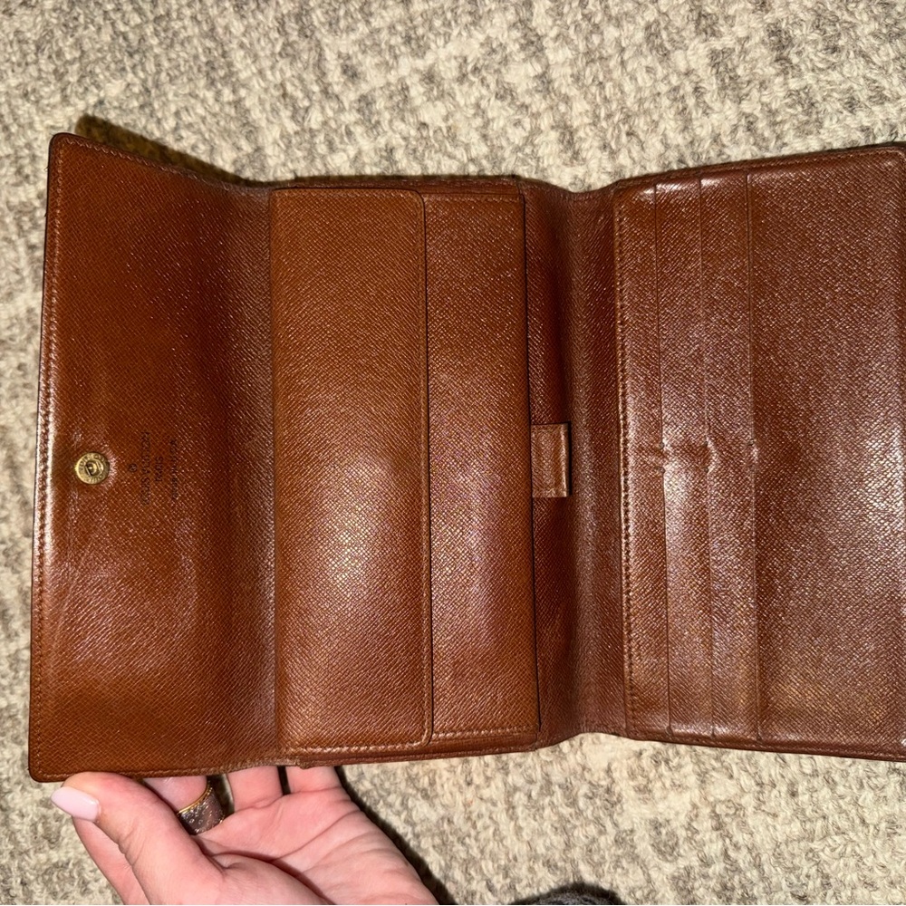 Louis Vuitton Wallet - Picture 3 of 5
